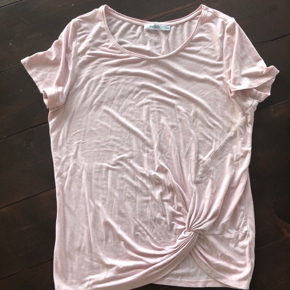🌿 Soft Pink Ricki’s T-shirt with Knot in front 🌸 - Picture 3 of 5
